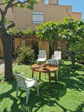 Romantic STUDIO with private GARDEN